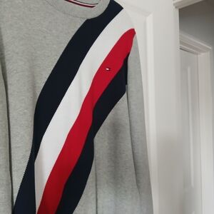 Tommy Hilfiger Men's Gray Sweater with Red and Blue Accents